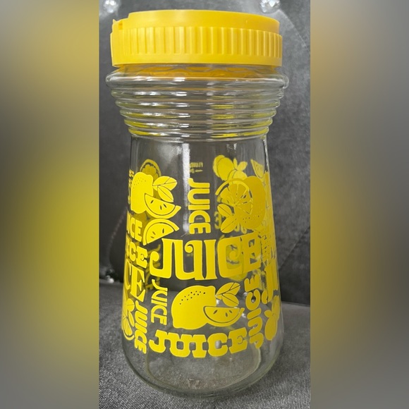 Vintage Glass
Carafe Lemons Yellow Flip Jar Top Lid 70s - Picture 1 of 11